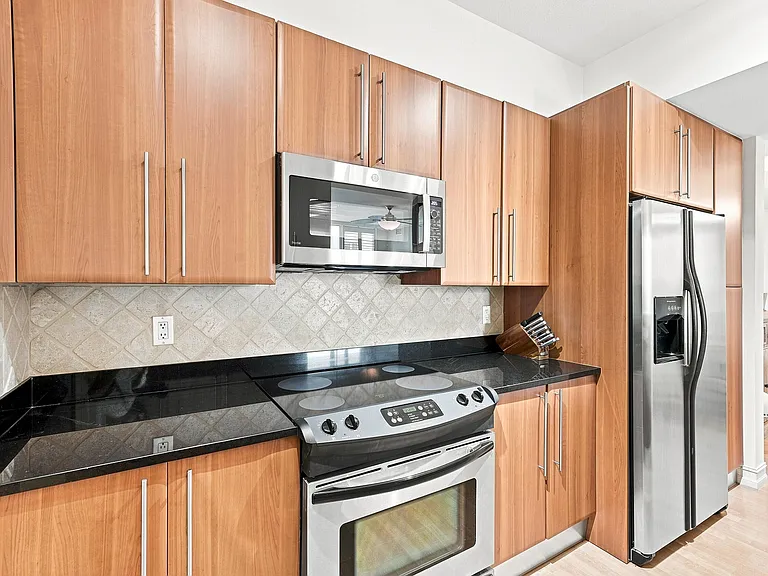 101 SE 20th Ave #501 — Photo 12