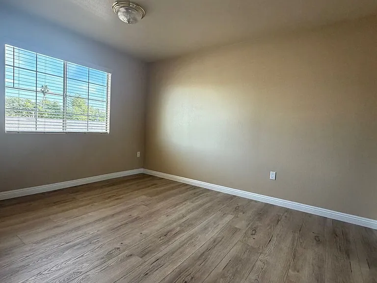 1210 W 39th St #5 — Photo 11