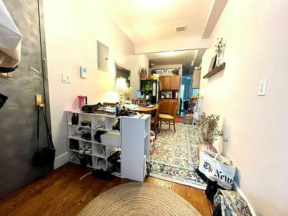 4th image of 146 Jefferson St APT 2r