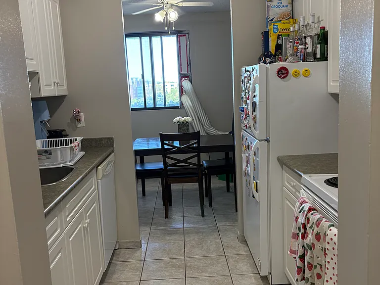 205 Oxford St E #1104 — Photo 5