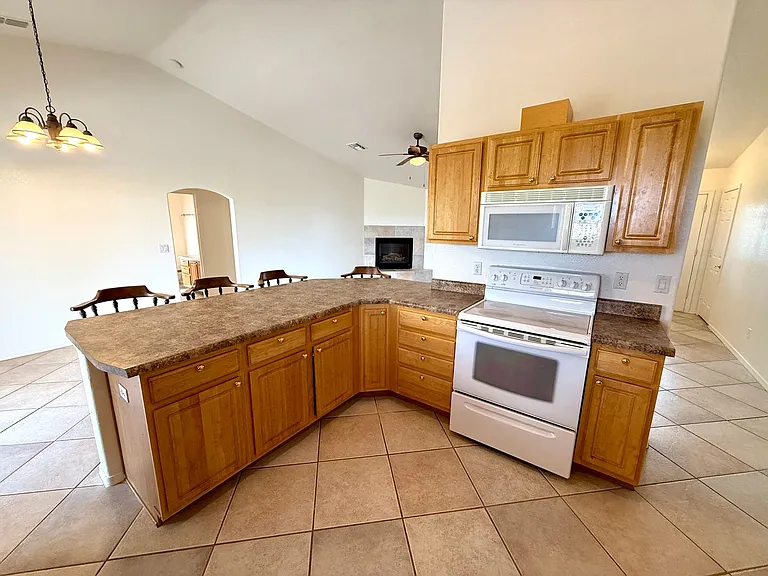 660 Country Club Dr — Photo 17