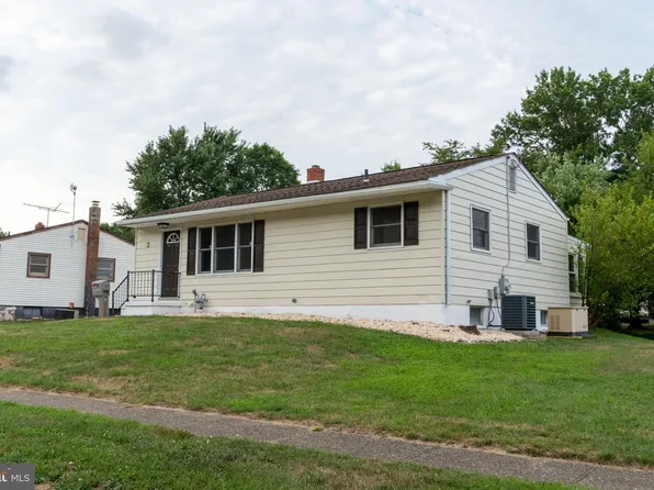 3 Holden Dr, New Castle, DE 19720