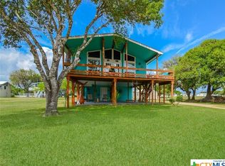 2423 W Bayshore Dr, Palacios, TX 77465