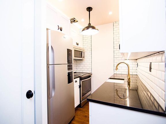 4th image of 43 Brooklyn Ave APT 3B