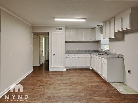3rd image of 3764 Voltaire Ave