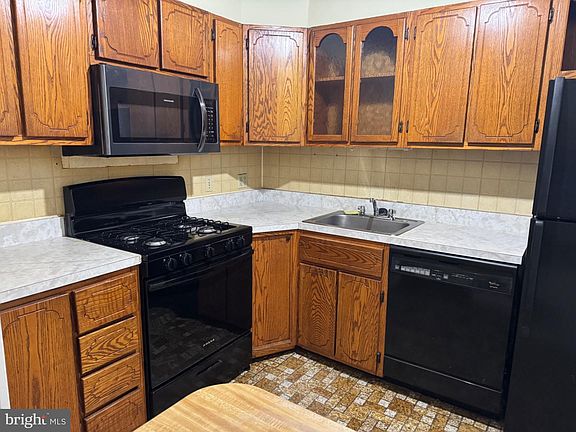 2nd image of 2216 Ellen Ave