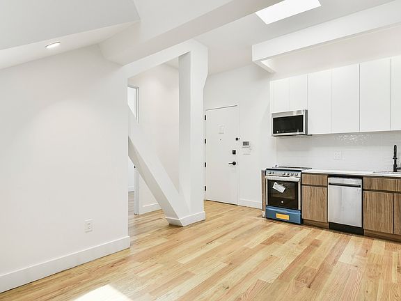 2nd image of 428 Sackett St #4D