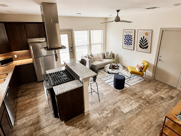 5300 Samuel Huston Ave #B — Photo 8