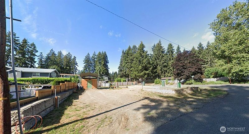 3rd image of 21 NE Bryan Lane