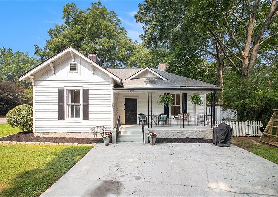 1st image of 1056 Sheppard Rd