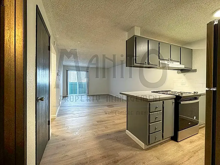 Regency Park Apartments — Photo 6