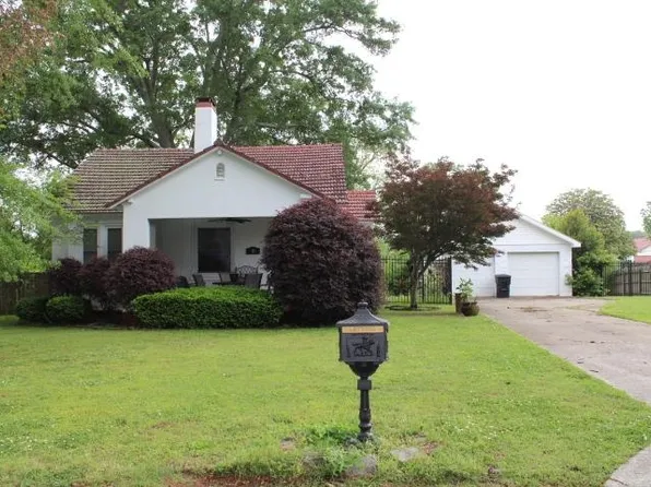 105 Guntersville St, Sheffield, AL 35660