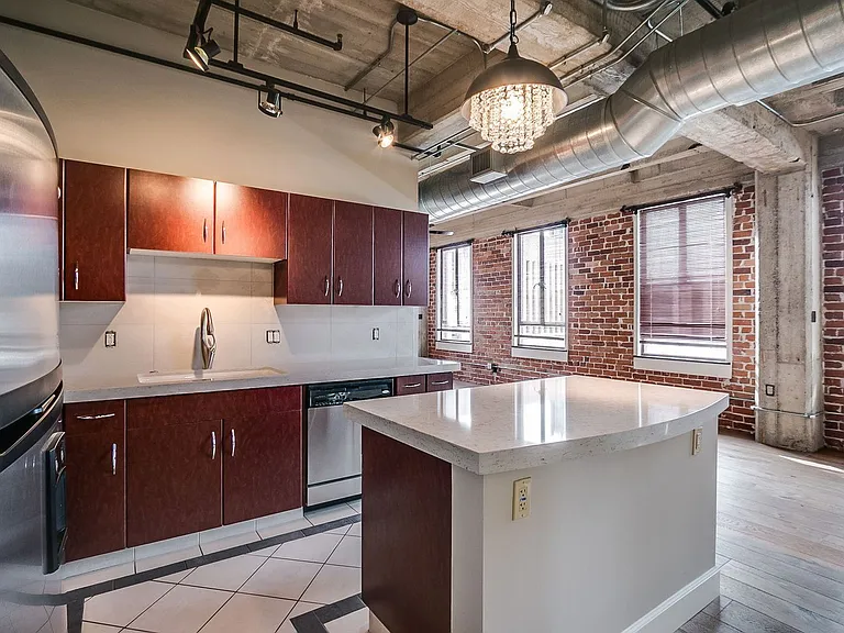114 W Adams St #610 — Photo 2