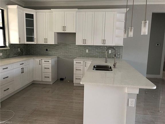 2nd image of 732 Everglades Blvd N