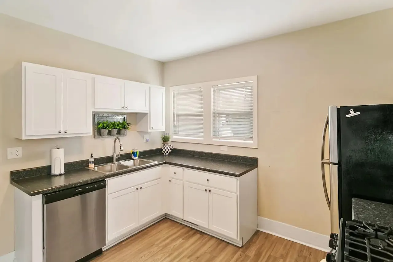 2 bed, 900 sqft, $2,700 — Photo 4