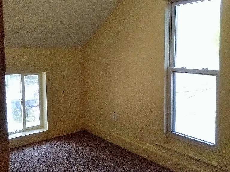 1424 Lyons Ave — Photo 12