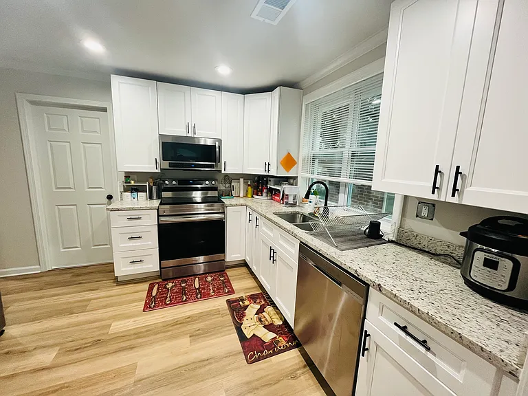 1121 Mecaslin St NW #B — Photo 4