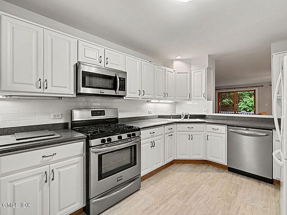 5th image of 453 E Putnam Ave APT 4G