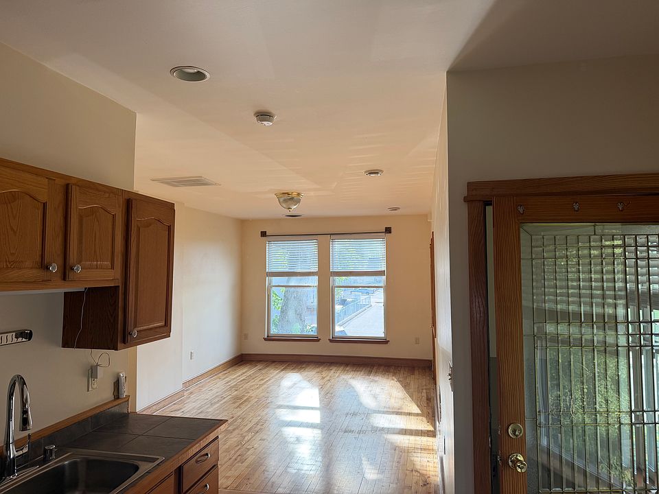 1st image of 606 S 3rd St #608