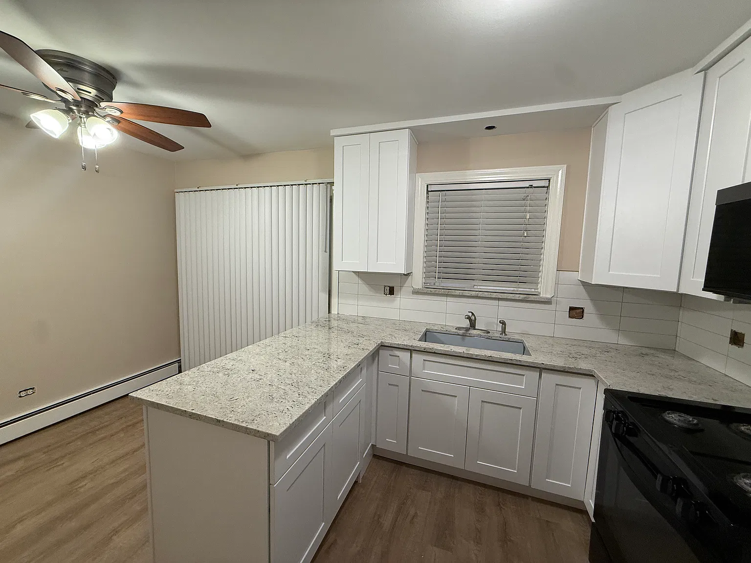 2 bed, 1000 sqft, $1,700 — Photo 3
