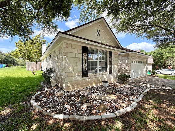 3rd image of 14900 Doria Dr