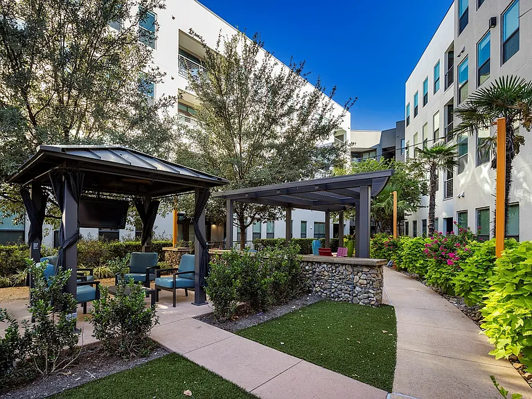 Aldrich_amenity_courtyard 2