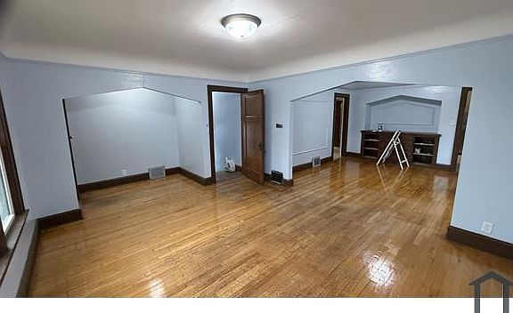 5th image of 2918 W Melvina St