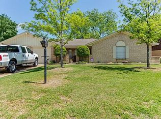 8912 Kincaid Dr, Benbrook, TX 76116