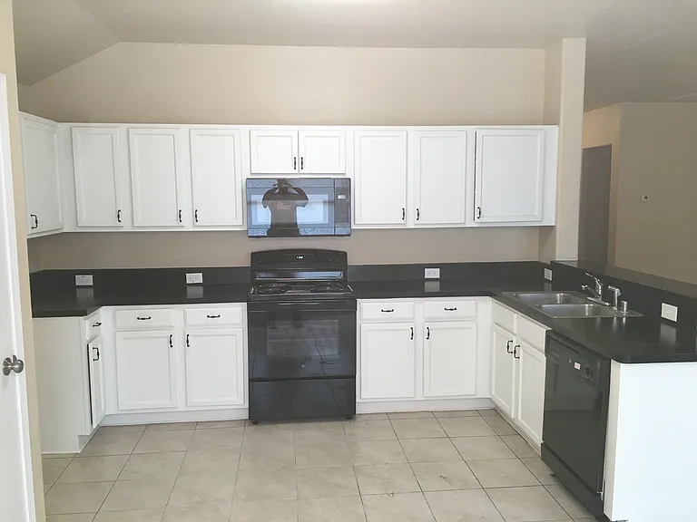 152 Triumph Rd — Photo 3