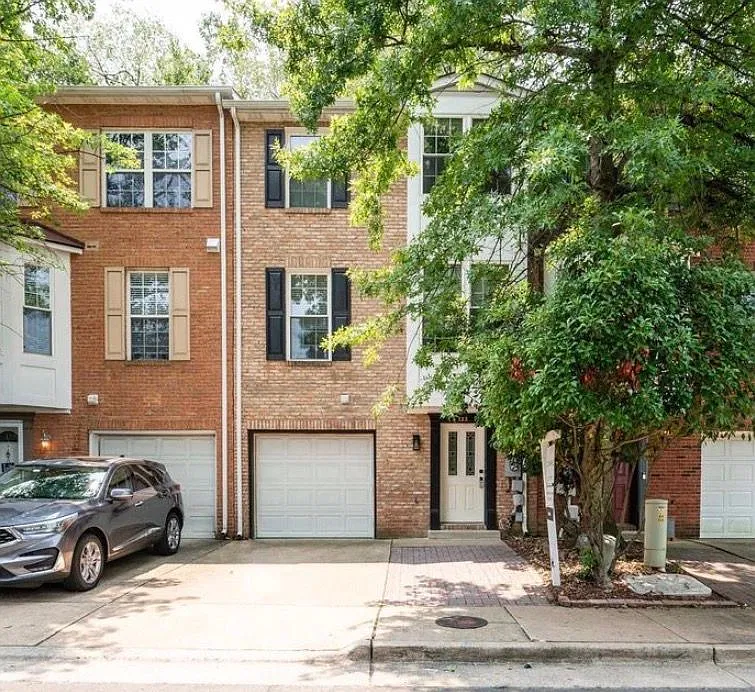 122 Sanborn Pl