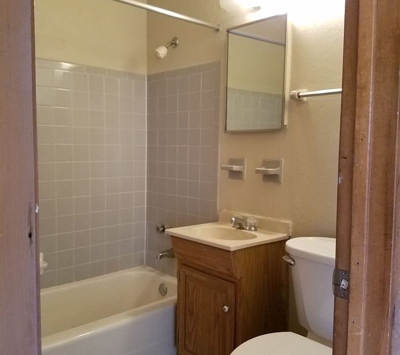 2nd image of 5175 N Hopkins St APT 207