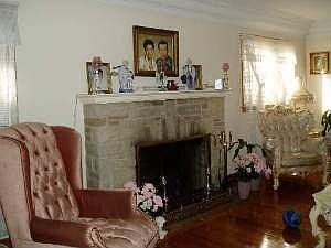 W.B. FIREPLACE IN LIVING ROOM