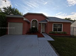 8430 SW 12th Ct, Pembroke Pines, FL 33025