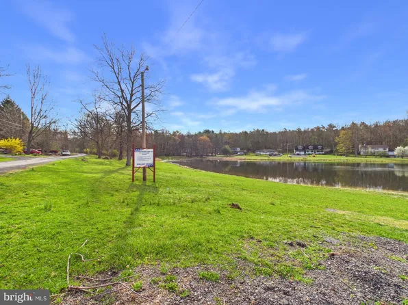 276 Marilou Ln, Bartonsville, PA 18321