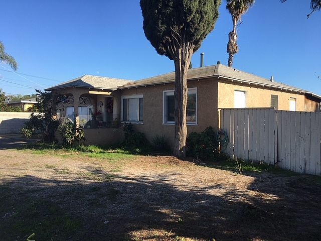 1st image of 975 E Lincoln Ave