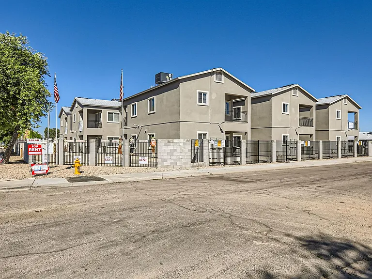 7010 N 80th Ave — Photo 27