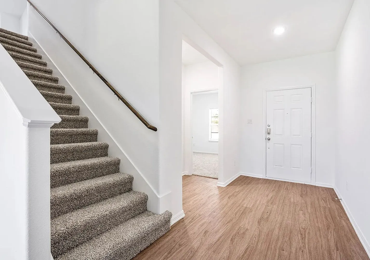 Welcome to this beautiful 4-bedroom, 3-bathroom two-story home in Fort Worth, offering comfort, s... — Photo 4