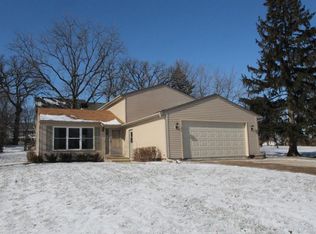331 Fairway Rd, Lake Zurich, IL 60047
