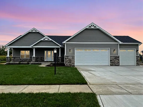 720 Idlewild Ln, Chesterton, IN 46304