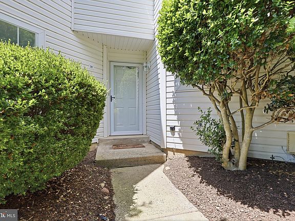 4th image of 31 Banbury Ct