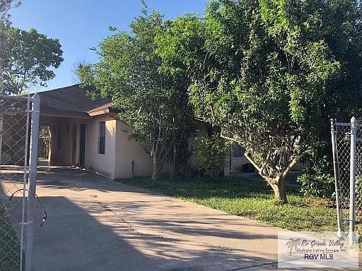 2nd image of 812 Saint James Dr