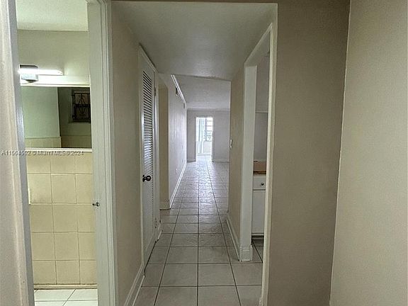 2nd image of 1700 NE 191st St APT 511