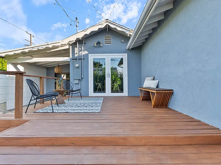 17453 Burbank Blvd — Photo 34