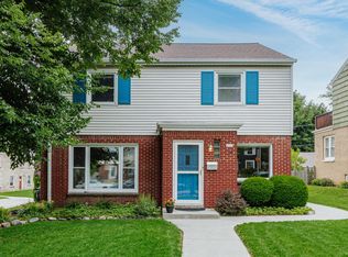 4315 N Alpine Ave, Shorewood, WI 53211