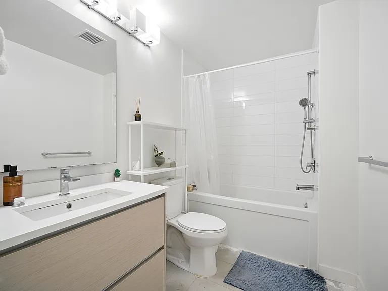 8850 University Cres #4XX — Photo 10
