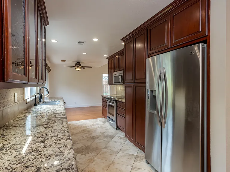 2256 Emerald Hills Cir — Photo 11