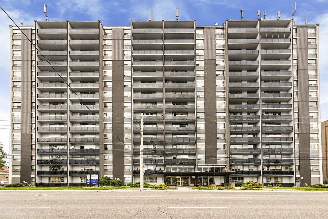 Delmonico Apartments — Photo 2