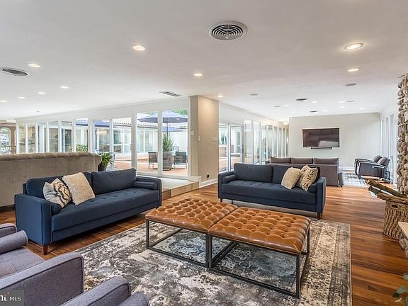 4th image of 1121 Winding Dr