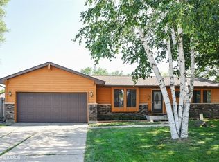 15 Danbury Ct, South Elgin, IL 60177