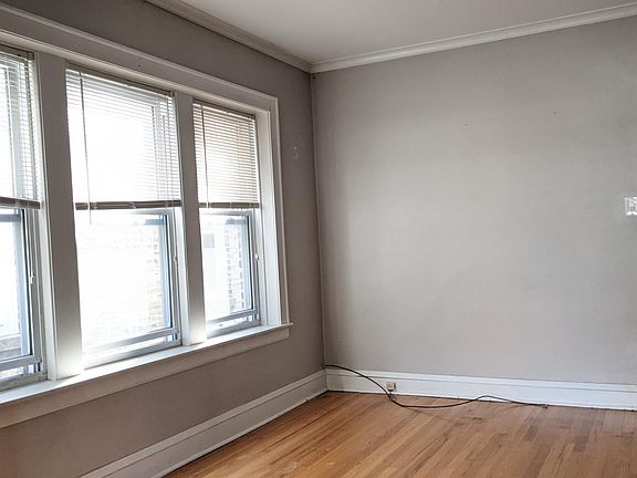 5th image of 3656 N Whipple St #2